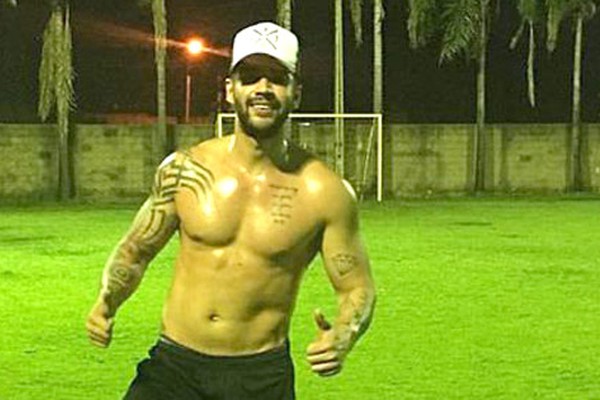 Gusttavo Lima convida patenses para o Futebol contra a fome e divulga pontos de troca