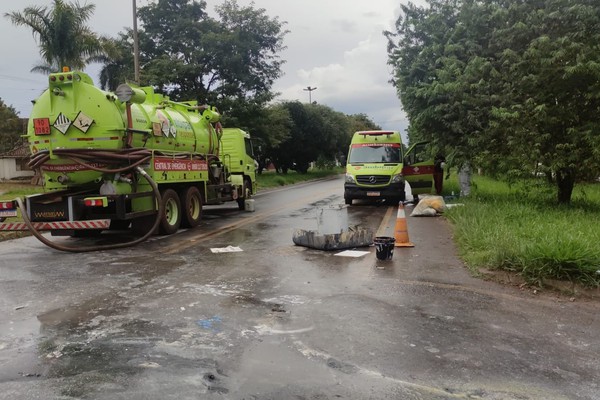 Pista da Av. JK fica interditada por quase 30 horas após acidente com caminhão de tinta