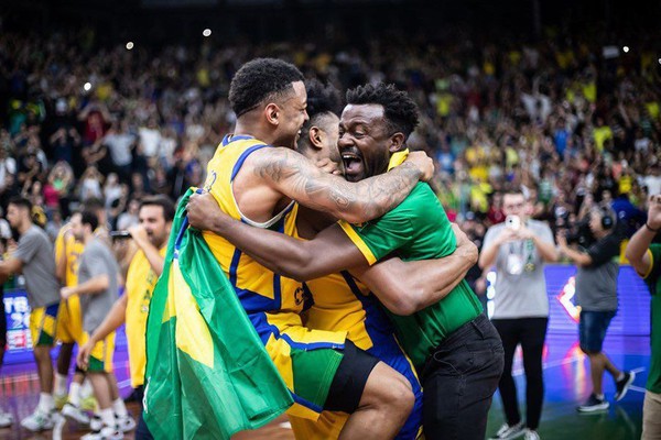 Brasil assegura vaga no Mundial de basquete 2023 com vitória sobre EUA