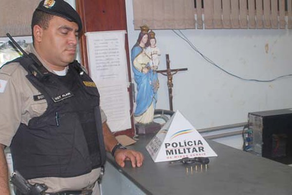 Após denúncias de disparos de arma de fogo, homem é preso com arma no Sebastião Amorim