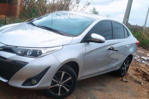 Carro é furtado em plena luz do dia no centro e é abandonado próximo a Ponte do Arco