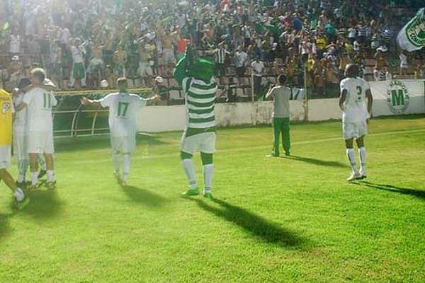 Mamoré vence clássico com a URT por 1 a 0 e torcida explode de alegria; Veja melhores momentos