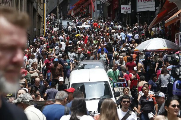 Brasil registra 212,6 milhões de habitantes em julho de 2024, diz IBGE