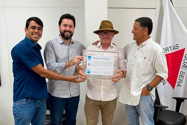 Câmara e Prefeitura reconhecem ações voluntários e prestam homenagens a Rubens Ferraz