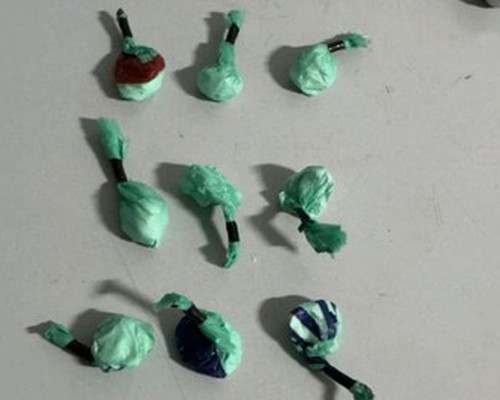 Casal acaba preso por tráfico de drogas após usuário ser agredido e roubado em Patos de Minas