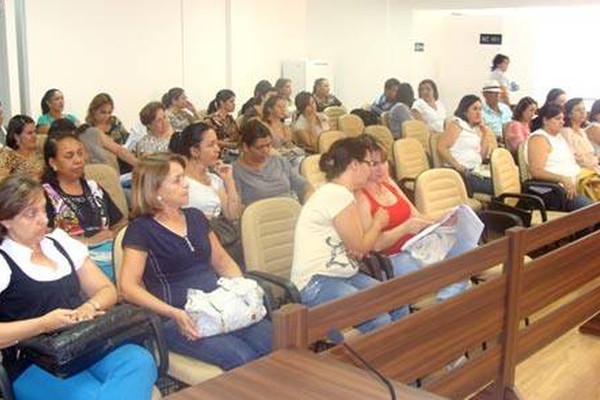 Vereadores aprovam plano de carreira dos professores com oito emendas