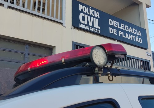 Patrão entrega arma para funcionário após brigar com a mulher e os dois acabam na delegacia