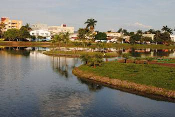 Cooperativas de Patos de Minas promovem movimento solidário na Orla da Lagoa Grande