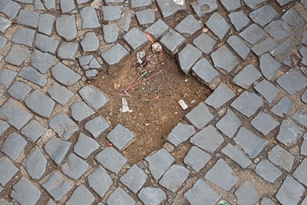 Calçadas da rua Major Gote escondem armadilhas e Patrimônio Histórico luta pela preservação