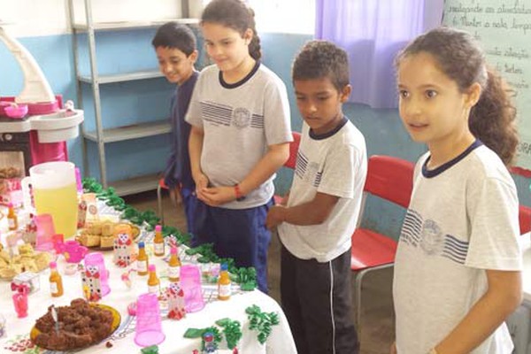 Projeto de leitura surpreende alunos de escola na zona rural e transforma estudantes