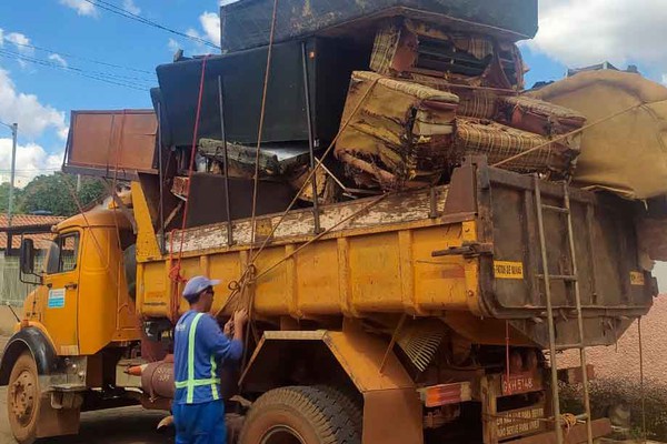 Cata-treco segue funcionando e população pode agendar serviço a qualquer momento