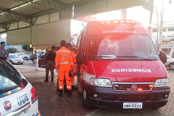 Motociclista com CNH B atropela pedestre que cruzava a Rua Major Gote em Patos de Minas 