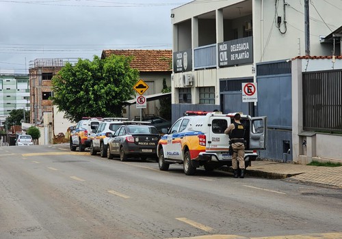 Homem fica indignado por não poder levar o filho e ameaça matar a ex e os familiares