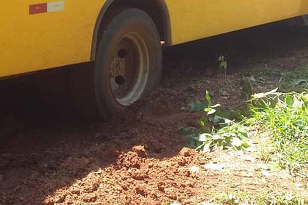 Estradas ruins interrompem aulas mais uma vez na zona rural de Patos de Minas