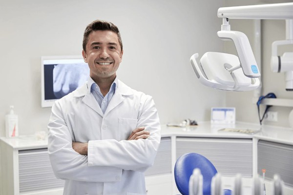 Implantes e tratamentos dentários com condições imperdíveis: até 46 vezes sem juros; confira
