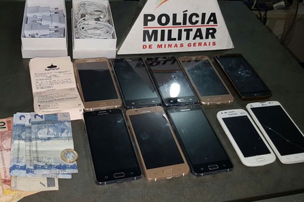 Avó e neto são flagrados com vários smartphones novos, mas com cupons fiscais iguais