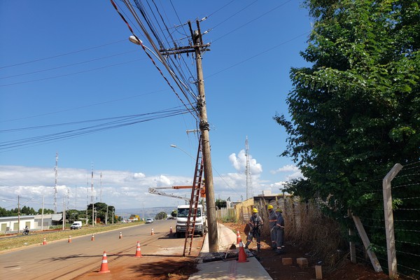 Empreiteira e Cemig removem postes e abrem caminho para conclusão da Av. Marabá