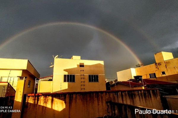 Depois da chuva, arco-íris duplo se forma no céu de Patos de Minas exibindo bela imagem