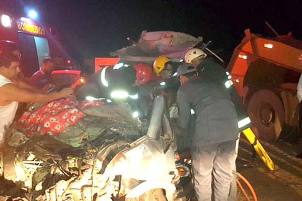 Morre a terceira vítima de grave acidente com carro e carreta que cruzava a BR365