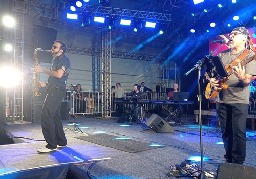 Conservatório canta "Careless Whisper": Será que o público se lembra dessa?