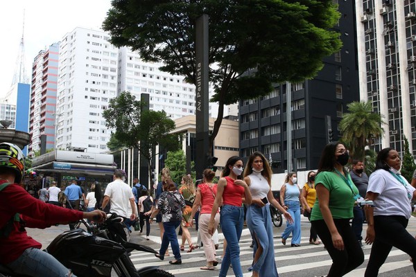 Taxa de desemprego cai para 9,3% no segundo trimestre