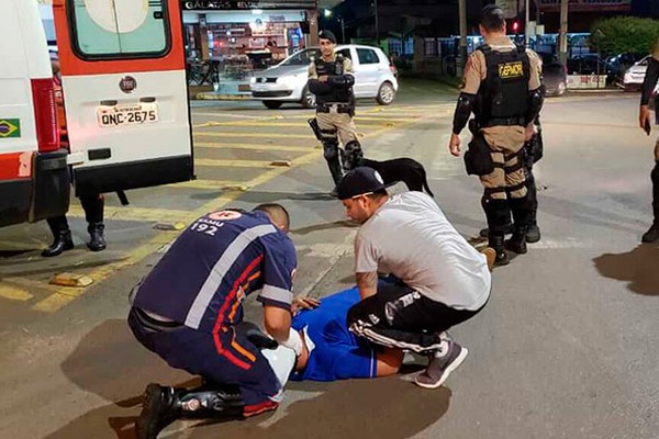 Acidente com motociclista em plena rua Major Gote deixa o trânsito ainda mais confuso