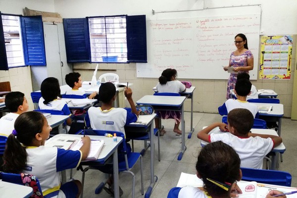 Senado aprova projeto que destina recursos do Fundeb para professores