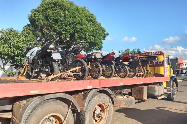 Por perturbação e desordem, PM encerra evento com 1500 pessoas no Parque de Exposições de Patrocínio