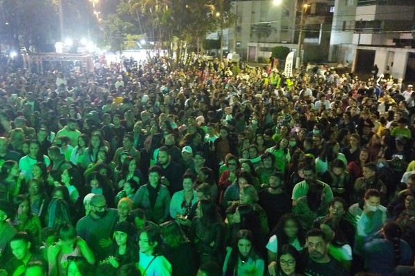 Feriado de grande público para ver a dança no palco da Fenapraça 2022; Ao Vivo