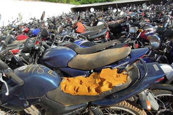 Superlotação em depósito de veículos do Detran de Patos de Minas impressiona