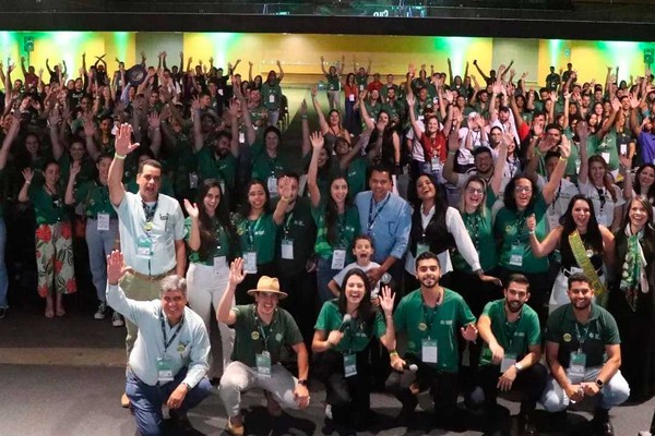 Alunos da Escola Agrotécnica de Patos de Minas participam da Semana Internacional do Café