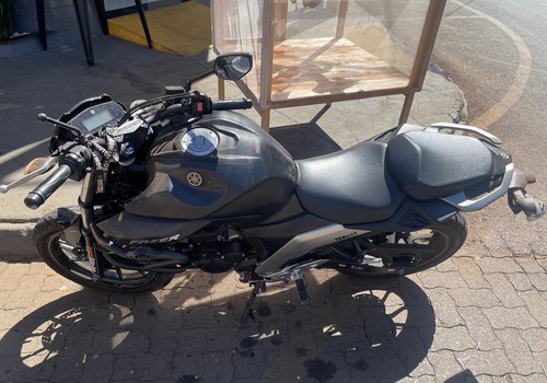 Motociclista de 19 anos bate em caminhão no bairro Cristo Redentor e vai parar no hospital