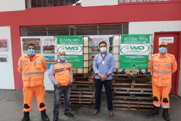 Defesa Civil e Corpo de Bombeiros repassam 5 mil litros de álcool doados para o Comitê Covid-19