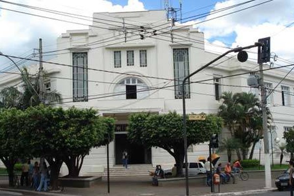 Justiça manda citar Prefeito de Patos de Minas em duas ações de improbidade
