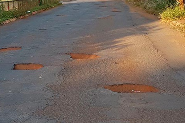 Indignados, moradores cobram recapeamento das ruas e avenidas de Patos de Minas