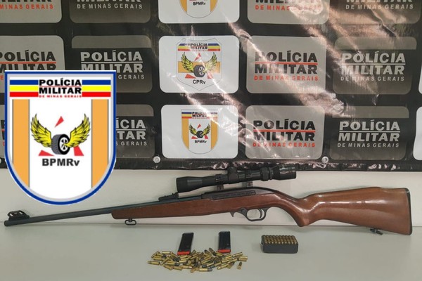 Homem é flagrado com rifle em porta malas de carro e acaba preso na MGC-354 em Patos de Minas