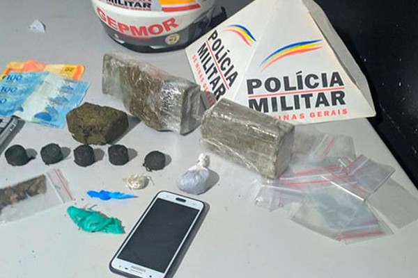 PM encontra muita droga em residência e três pessoas acabam na delegacia em Patos de Minas