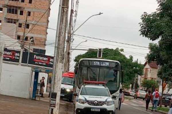 Passageiras ficam feridas após coletivo “passar direto” em quebra-molas