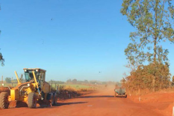 Obras param de novo e moradores voltam a cobrar conclusão do asfaltamento da Estrada da Serrinha 