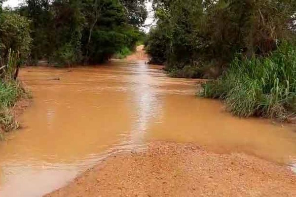 Morador prevê desbloqueio de estrada que pode servir de desvio na BR 365