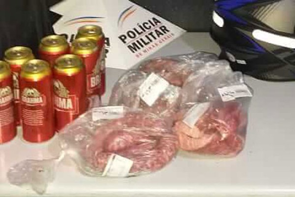 Homem acaba preso com carnes e cervejas ao tentar ludibriar vigilância de hipermercado