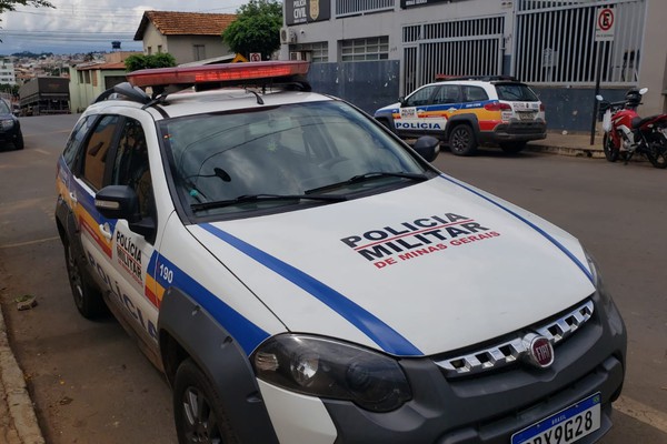 Polícia busca por assaltante que rendeu funcionária de posto e roubou alta quantia em dinheiro