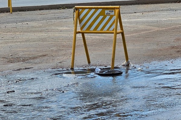 Lançamento de água pluvial na rede de esgoto faz aumentar vazamentos no período chuvoso