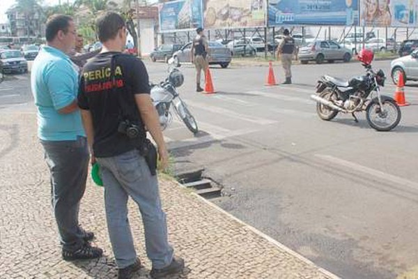 Senhora de 85 anos é atropelada quando tentava atravessar a Avenida Brasil