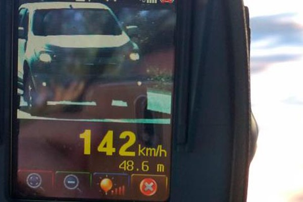 PRF faz operação com radar móvel na BR365 e flagra motoristas a mais de 140 km/h