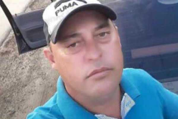 Homem é assassinado a facadas após discutir com adolescente no centro de Varjão de Minas