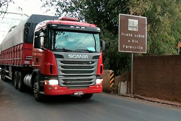 Denúncia encaminhada ao MP mostra mau uso e risco de colapso da Ponte do Rio Paranaíba