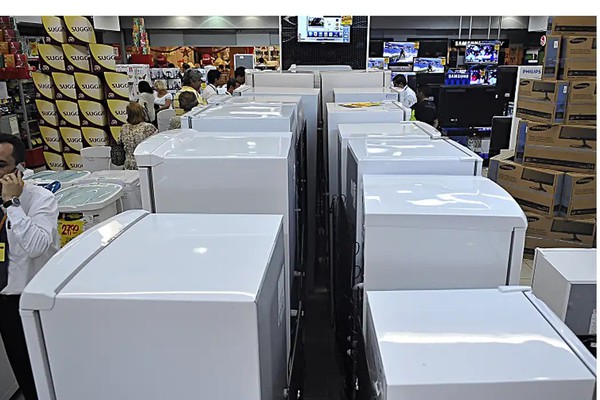 Vendas no comércio voltam a ganhar fôlego e crescem 0,5% em outubro