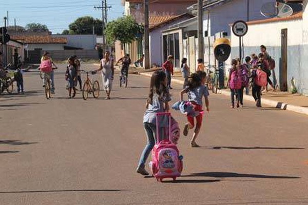 Professores de Lagoa Grande adotam “Operação Tartaruga” pelo pagamento do piso