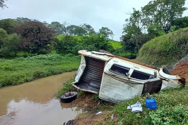 Passageiro morre e motorista acaba preso por embriaguez após capotamento na BR 146